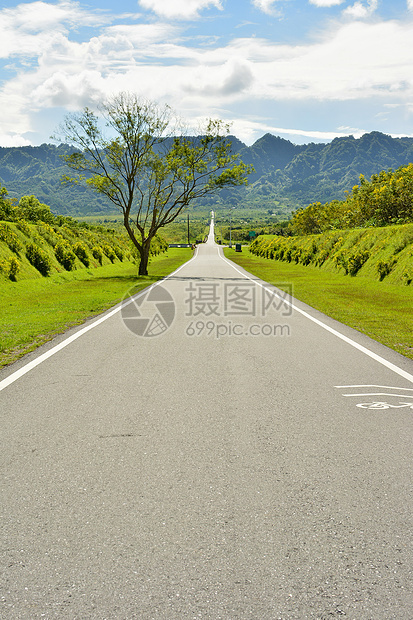 农村道路和乡村地貌绿色场地土地美丽风景城市植物爬坡农场蓝色图片