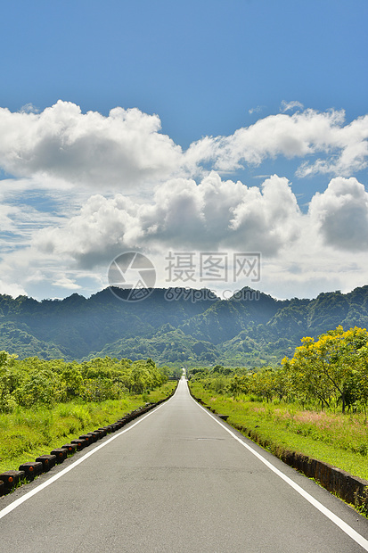 农村道路和乡村地貌小麦国家蓝色太阳城市旅行村庄农场车道美化图片