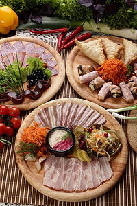 肉类和蔬菜房子洋葱猪肉奢华木板树叶桌子厨房香菜午餐图片