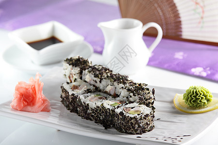 苦果和美味的寿司午餐盘子海鲜餐厅海藻文化美食食物白色绿色图片