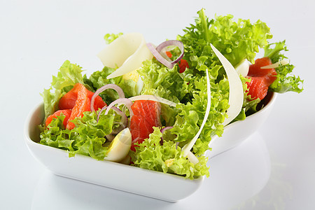 白色背景的清夏沙拉食物午餐饮食健康绿色小吃美食维生素营养叶子图片