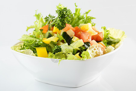 白色背景的清夏沙拉蔬菜食物菜单健康叶子维生素胡椒午餐厨房饮食图片
