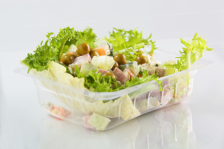 白色背景的清夏沙拉蔬菜沙拉胸部黄瓜厨房食物营养绿色维生素菜单图片