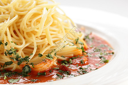 新鲜热辣的意大利面酱加酱汁蔬菜营养盘子午餐传统白色食物饮食叶子美食图片