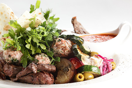 热沙拉和肉的平静蔬菜沙拉餐厅烹饪食物美食盘子厨房胡椒维生素图片