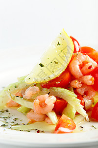 白色背景的新鲜沙拉烹饪美食叶子盘子维生素餐厅韭葱花园蔬菜柠檬图片