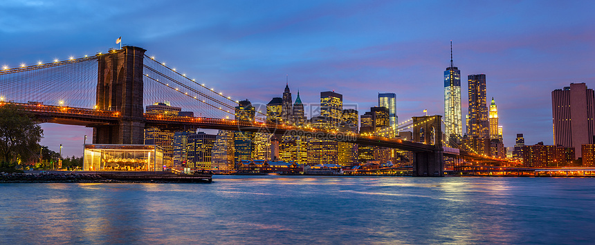 布鲁克林大桥全景 有灯光和反光图片