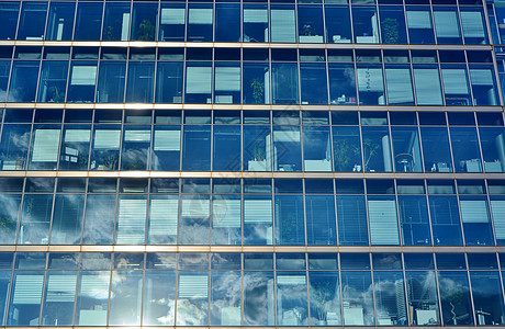 现代办公大楼玻璃面罩蓝色房子商业天空反射办公室建筑图片