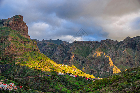 C区Masca村附近Tenerife西北山区日落全景海洋宽慰风景建筑火山高地建筑学棕榈阳光图片