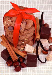 圣诞饼干领结肉桂棒甜食美食家饰品丝带棕色红色方块食物图片