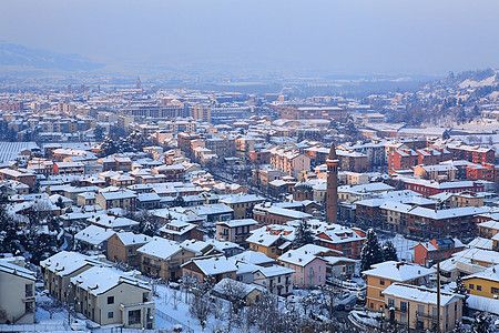意大利阿尔巴 雪城的空中景象图片