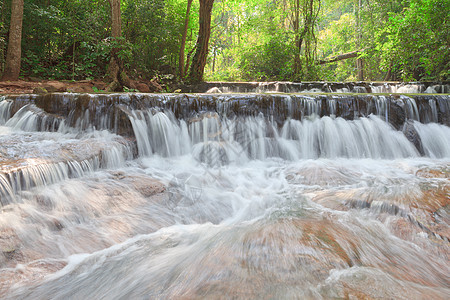 泰国萨拉布里国家公园瀑布热带风景情调国家瀑布异国森林旅游木头旅行图片