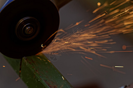 手研磨机看到钢铁技术工程闪光工厂圆圈磁盘焊接研磨金属速度图片