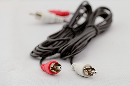 白色背景的 RRCA 音频电缆视频红色音乐千斤顶电脑信号黑色连接器电线硬件图片