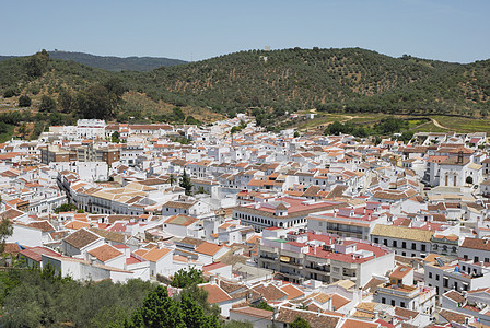 白色城镇的屋顶图片