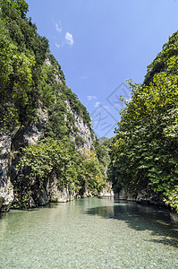 Aacheron泉水峡谷小路旅行溪流国家森林树木海岸支撑水晶异国图片