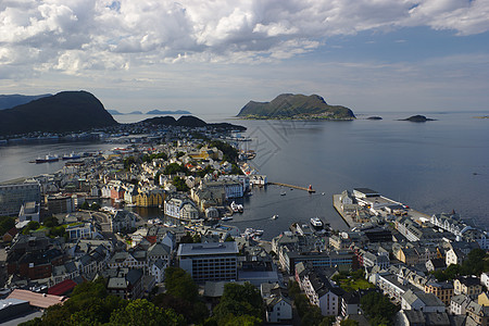 挪威奥勒森德多云艺术峡湾海岸岛屿城市图片