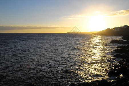 大西洋上空的日落太阳天空海岸橙子风景支撑地平线海滩海洋村庄图片