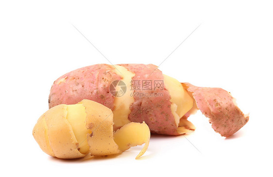 2个孤立的土豆皮图片