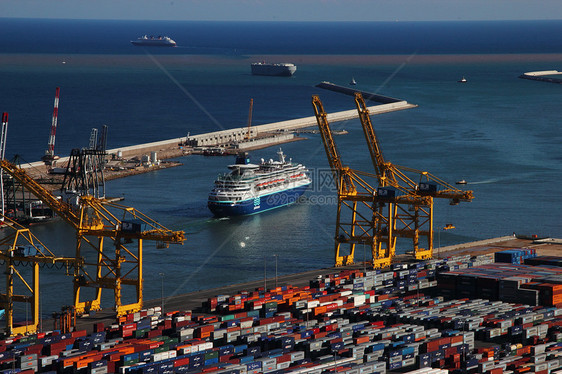巴塞罗那海港血管起重机货运仓库通讯港口商业运输航行船运图片