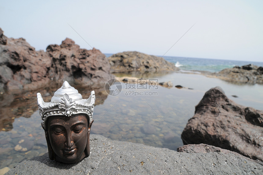 佛像雕像冥想男人太阳沉思塑像海岸旅行石头假期岩石图片