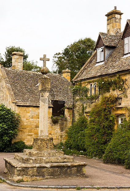 英格兰Cotswold区老房子街道旅游广场花园历史历史性围墙戏剧性村庄农村图片