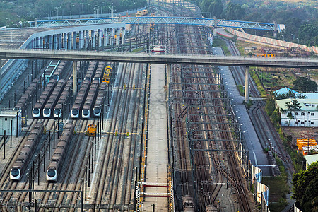 火车站车道车皮建筑学踪迹天空货运路口日落旅行铁路图片