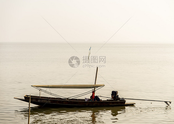 海上的渔船热带文化日落血管村庄木头运输海岸海滩天空图片