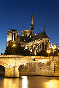 法国巴黎 法国伊莱德法兰西大教堂大教堂建筑学旅游晴天建筑旅行全景照明宗教路灯图片