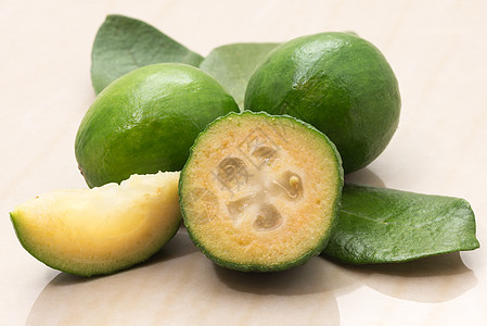 Feijoa 水果和树叶美食植物蔬菜绿色叶子热带食物种子图片