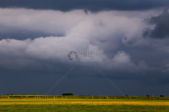 平原风暴云天空雷雨草原危险戏剧性天气风景图片