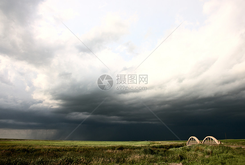 平原风暴云雷雨风景戏剧性草原危险天空天气图片