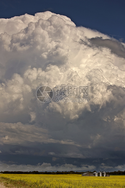 平原风暴云戏剧性天气天空雷雨风景危险草原图片