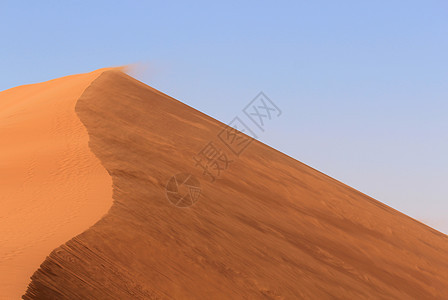 塞斯里姆附近纳尼布沙漠的索苏夫莱沙丘景观假期单人天空纳米布丘陵死亡沙丘沙漠风景旅游图片
