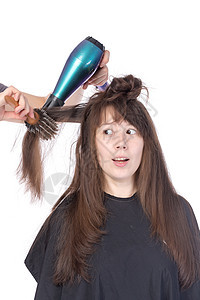 女人喜欢吹发光的滋味发型造型师黑发刷子外貌吹风机发型设计沙龙长发女性图片