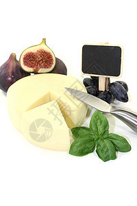 带黑板的奶酪片佳肴品种美味食物奶制品营养奶酪块静物拉丁图片