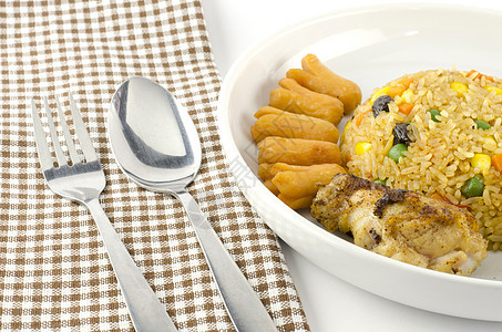 美国炸米 白白孤立于美国厨师蔬菜勺子食物餐厅快乐火腿烹饪粮食盘子图片