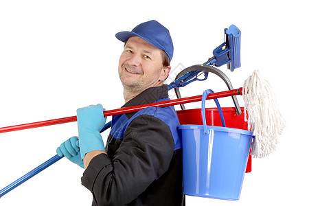 男人拿着清洁用品家庭家政工人工作清洁工拖把乐器除尘器工具海绵图片