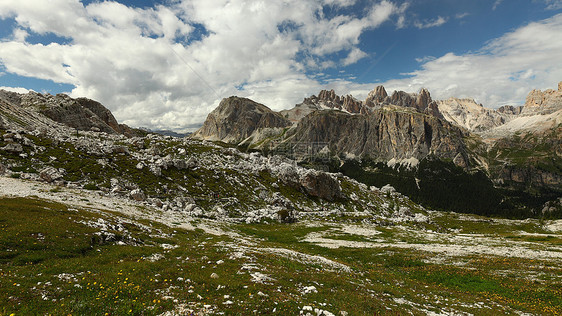 多洛米特风景远足编队荒野岩石顶峰悬崖旅行地理石灰石图片