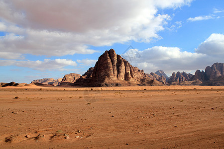 瓦迪鲁姆德沙漠美丽的风景 约旦旅行天空土地旅游岩石环境悬崖荒野砂岩沙漠图片