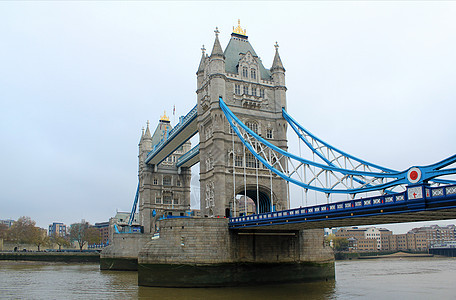 著名的伦敦塔桥 泰晤士河上方图片