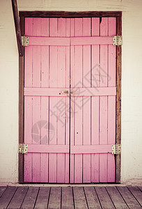 木制粉红门图片