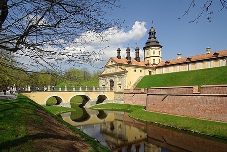 白俄罗斯内斯维日的Radziwill城堡住宅王子旅行文化蓝色地标历史世界池塘遗产图片