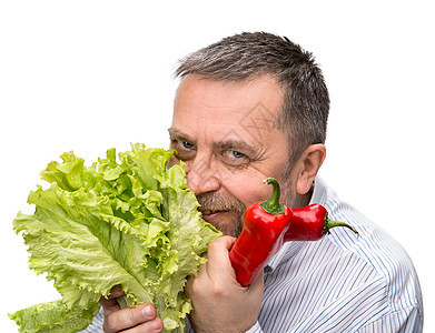 男人将生菜放在白色的孤立体上胡椒维生素营养食物植物生活男性小吃饮食快乐图片