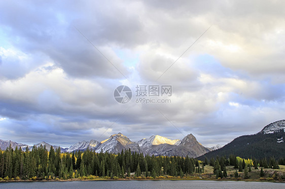 科罗拉多Weminuche荒野地区性森林蓝色松树风景天空国家山脉顶峰图片