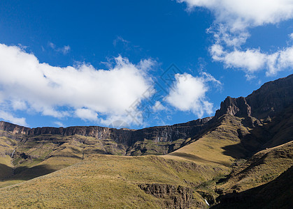 向莱索托发放Sani通行证顶峰边界山脉风景国家绿色崎岖泥路荒野旅行图片