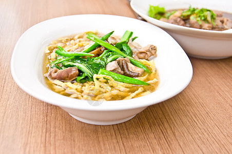 泰国食品呼叫胡椒猪肉食物白色烹饪午餐面条美食餐厅绿色图片