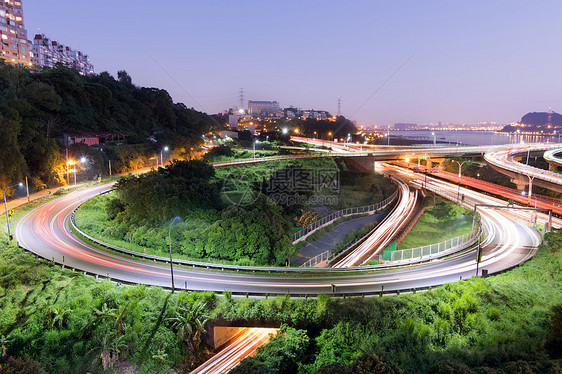 公路高速公路交接街道运动天空旅行大灯景观汽车风景车辆场景图片