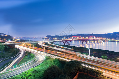 轻型汽车夜间场景大街首都景观运动速度城市风景车辆天空大灯图片