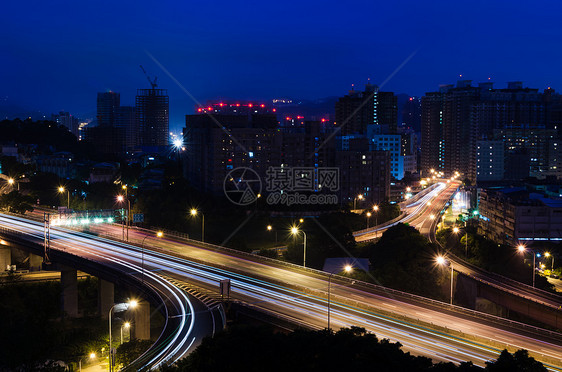 台北市府夜场景首都商业市中心建筑学地标戏剧性建造大厦城市摩天大楼图片